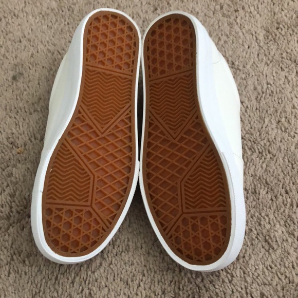 White shoes - women - Picture 3 of 3